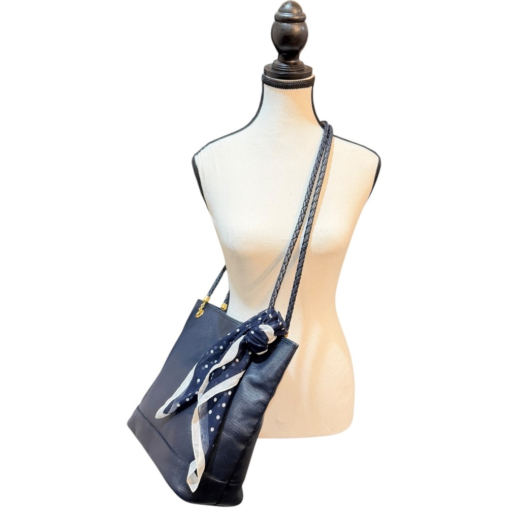 Bottega Veneta Vintage Textured Leather Tote – Navy, Braided Straps, Gold Hware - Picture 3 of 14